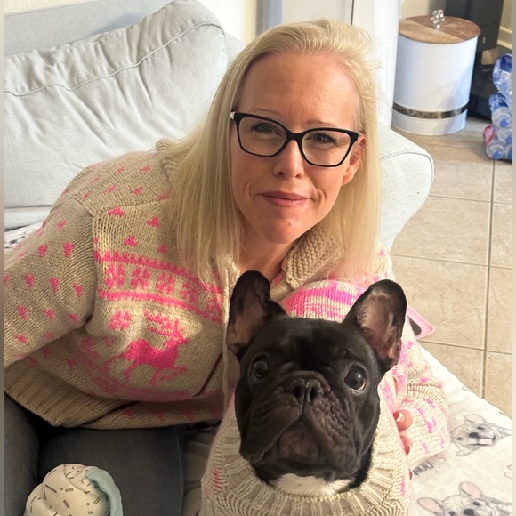 Meet your Posher, Leslie - Picture 2 of 2